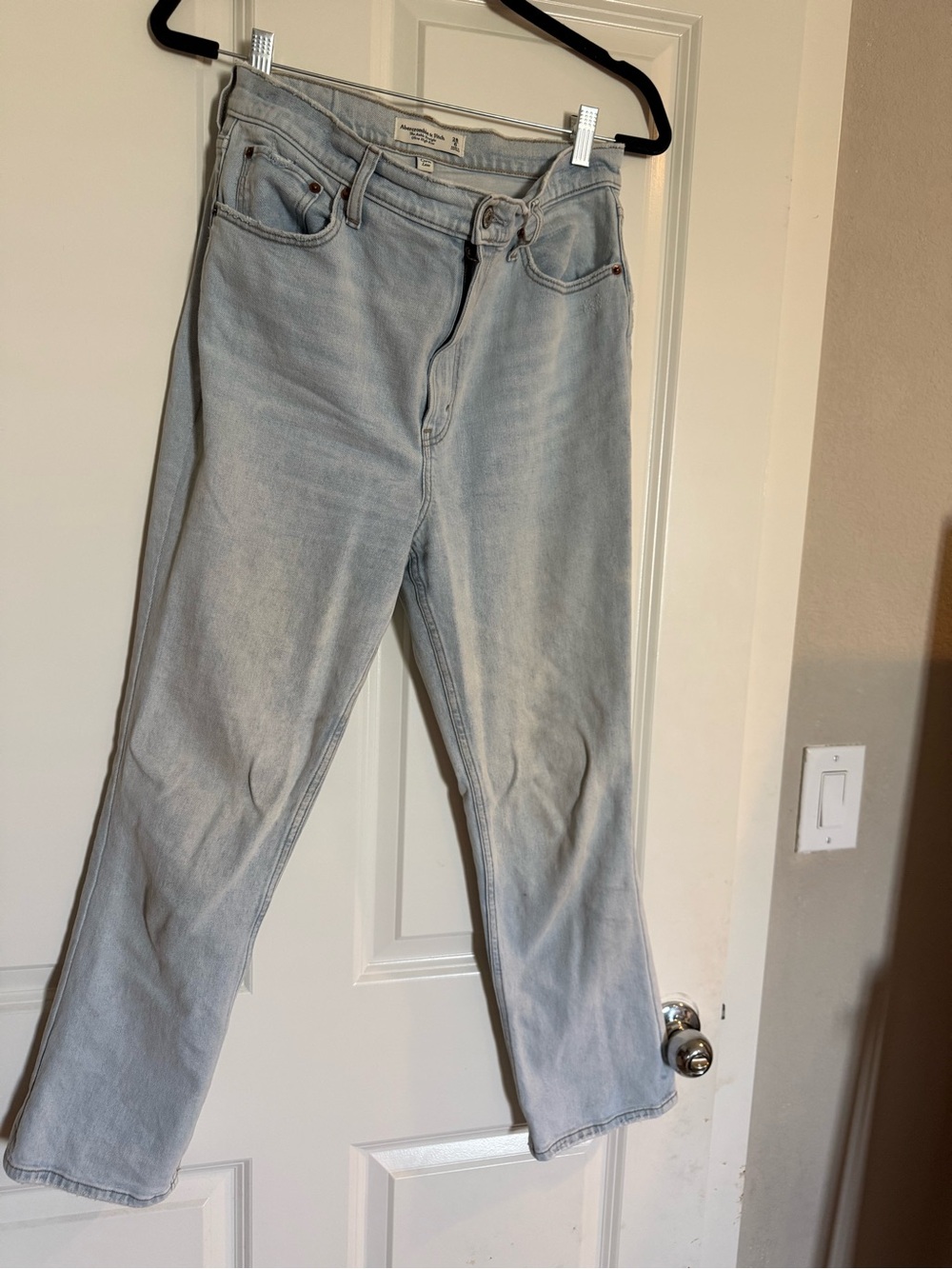 Abercrombie Ultra High Rise Ankle Straight Jean - Picture 2 of 3